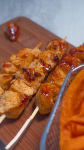 Brochettes de poulet mariné express