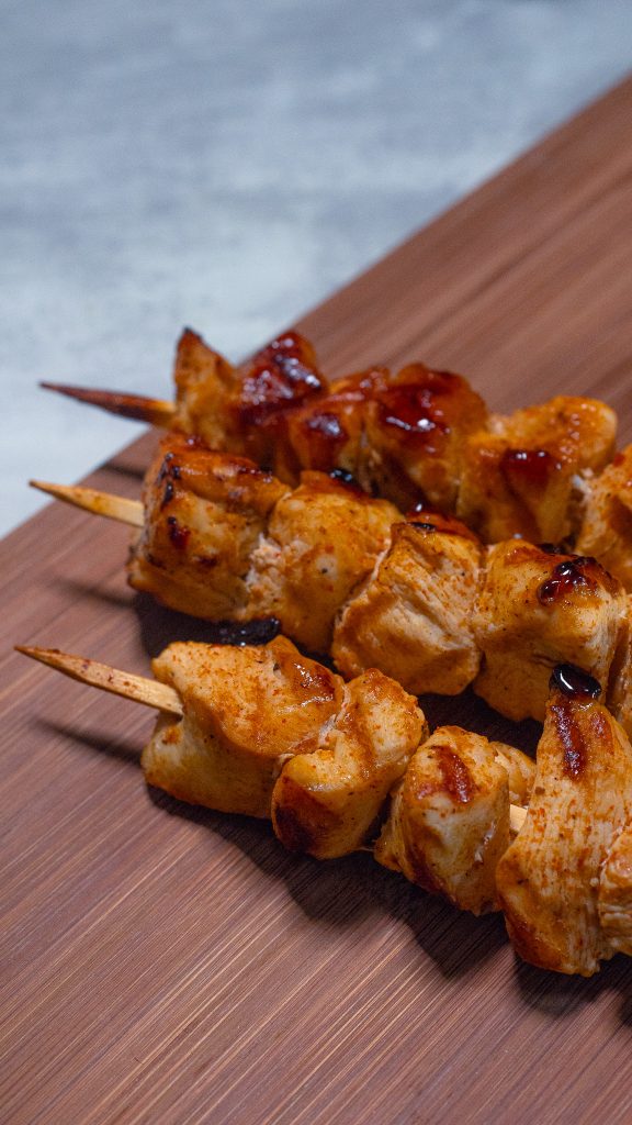 Brochettes de poulet mariné express
